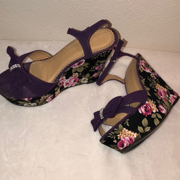 ❌SOLD❌ Purple Floral-Printed Wedges - Picture 6 of 6